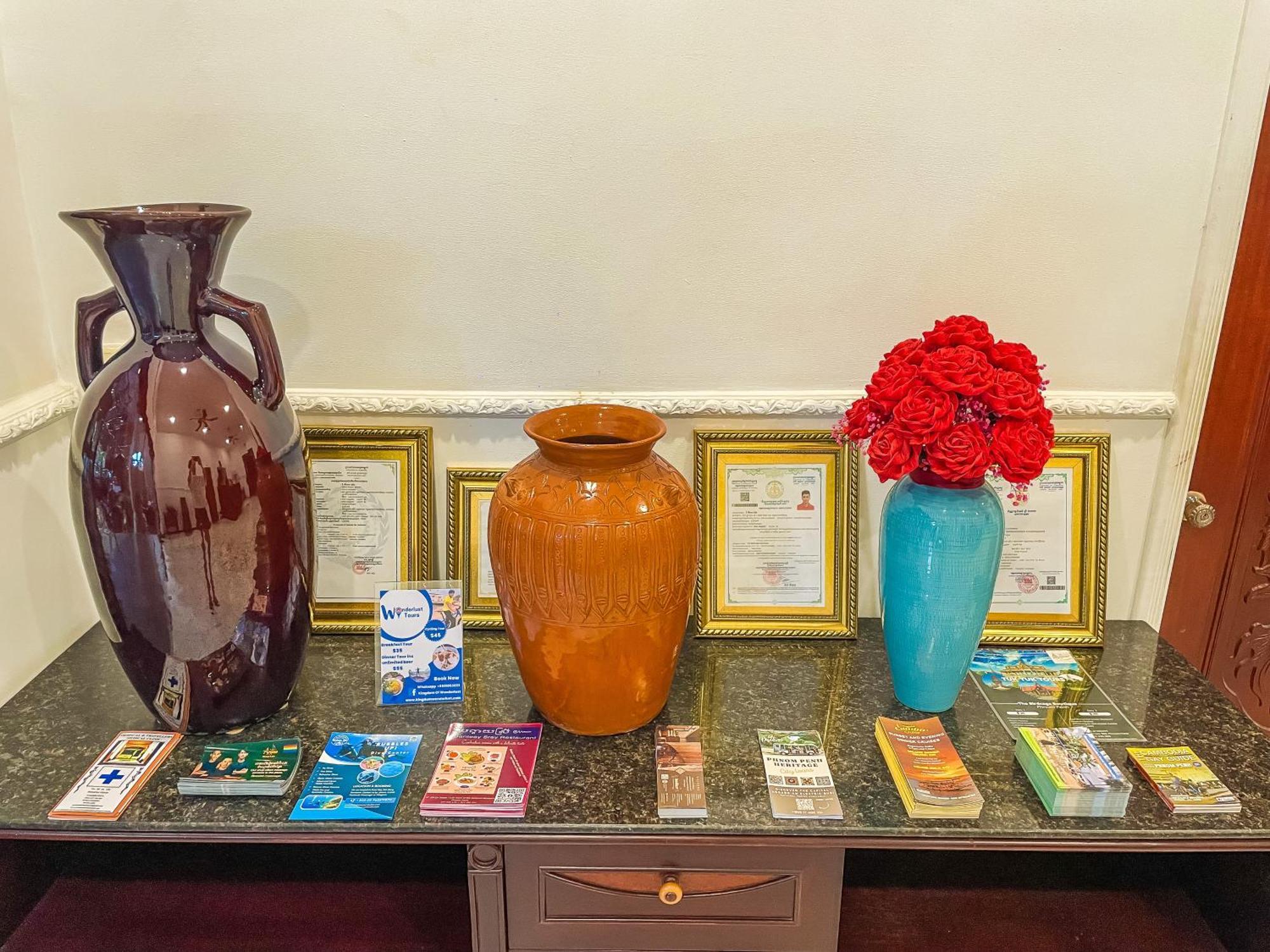 Birdcage Boutique Hotel Phnom-Penh Buitenkant foto