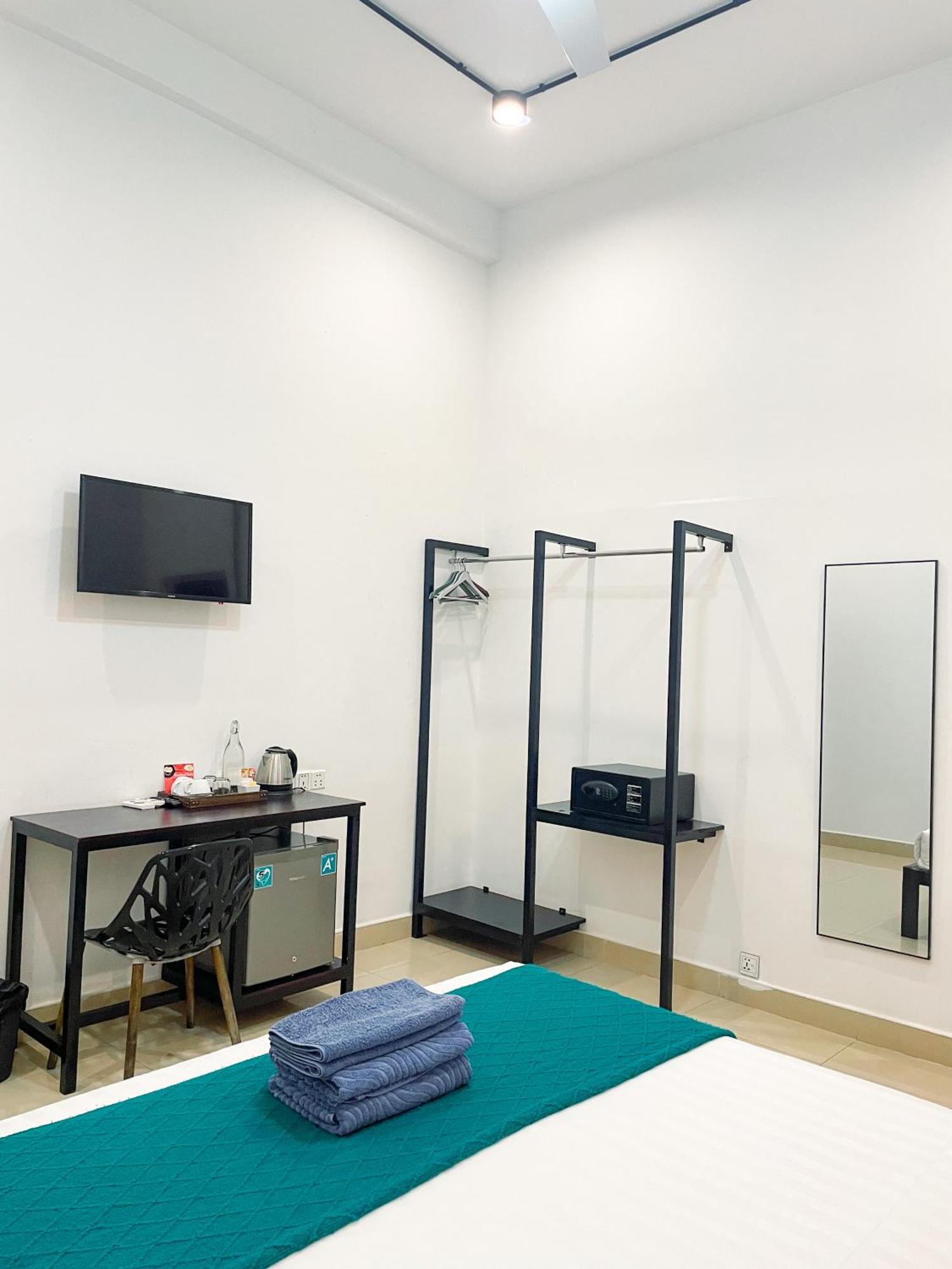 Birdcage Boutique Hotel Phnom-Penh Buitenkant foto